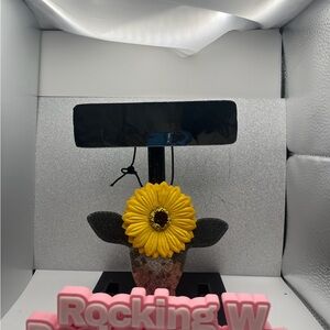 Elegant Sunflower Jewelry Holder with Black and Yellow Design